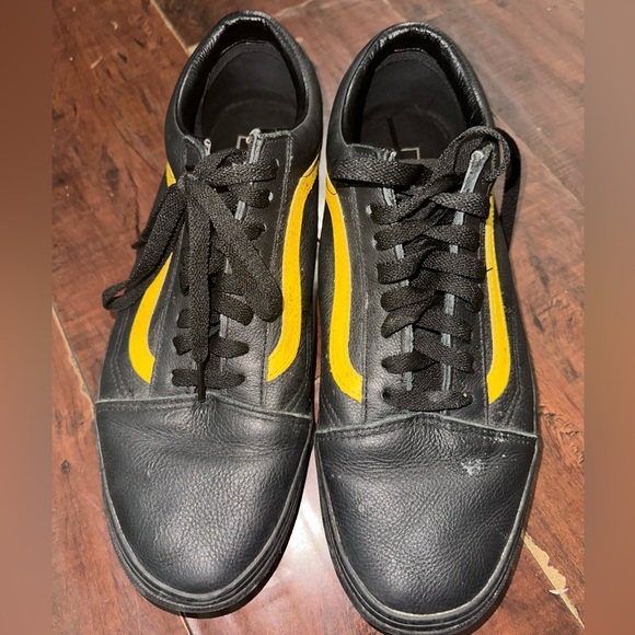 Condition: Used (normal wear)
Men’s shoes - Picture 1 of 5